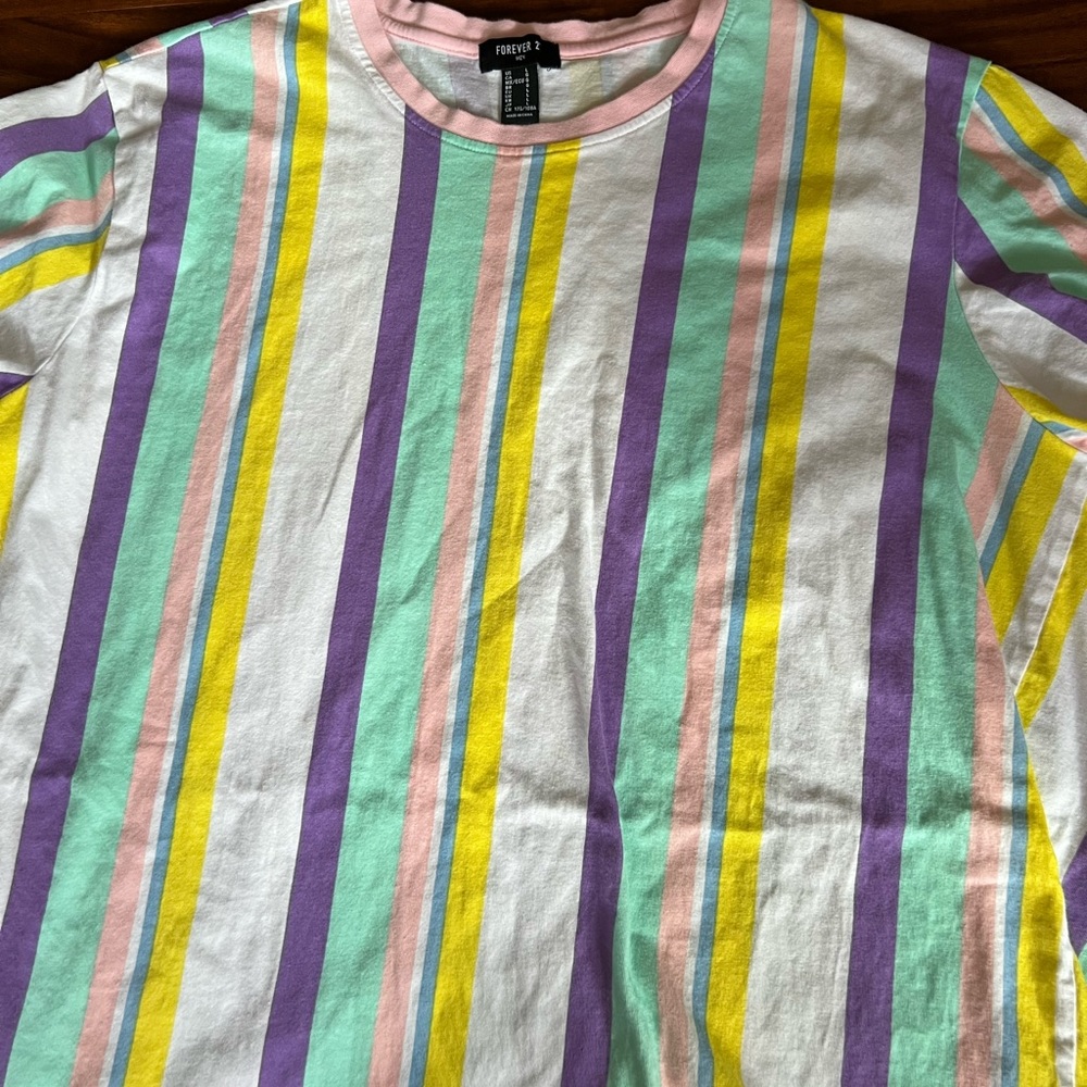 Mens size L Forever 21 multi colored striped T. Excellent condition